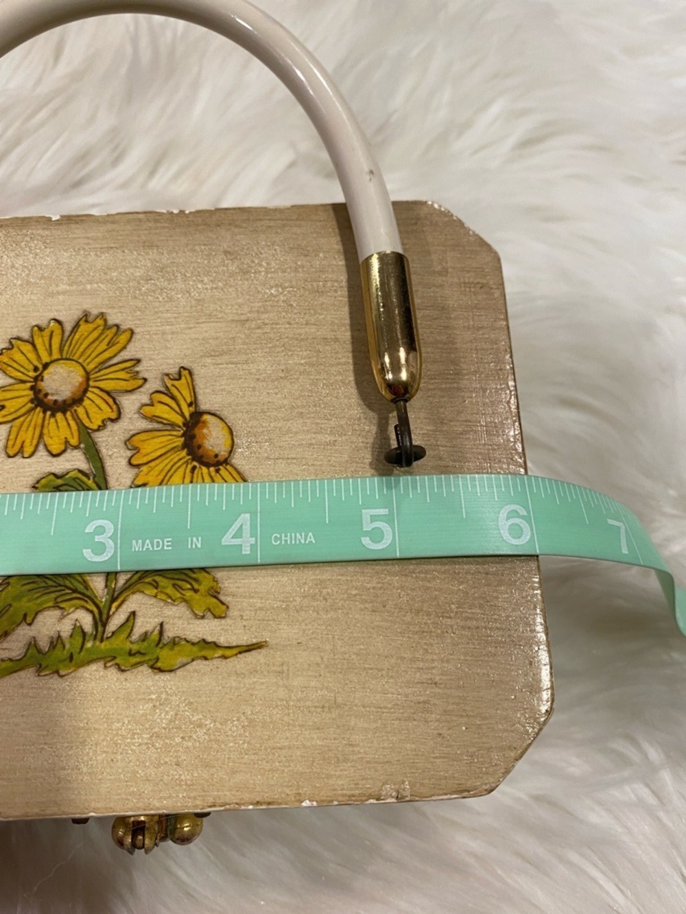 Vintage Cream Floral wooden Box Handbag with Daisy Motif - Picture 9 of 11